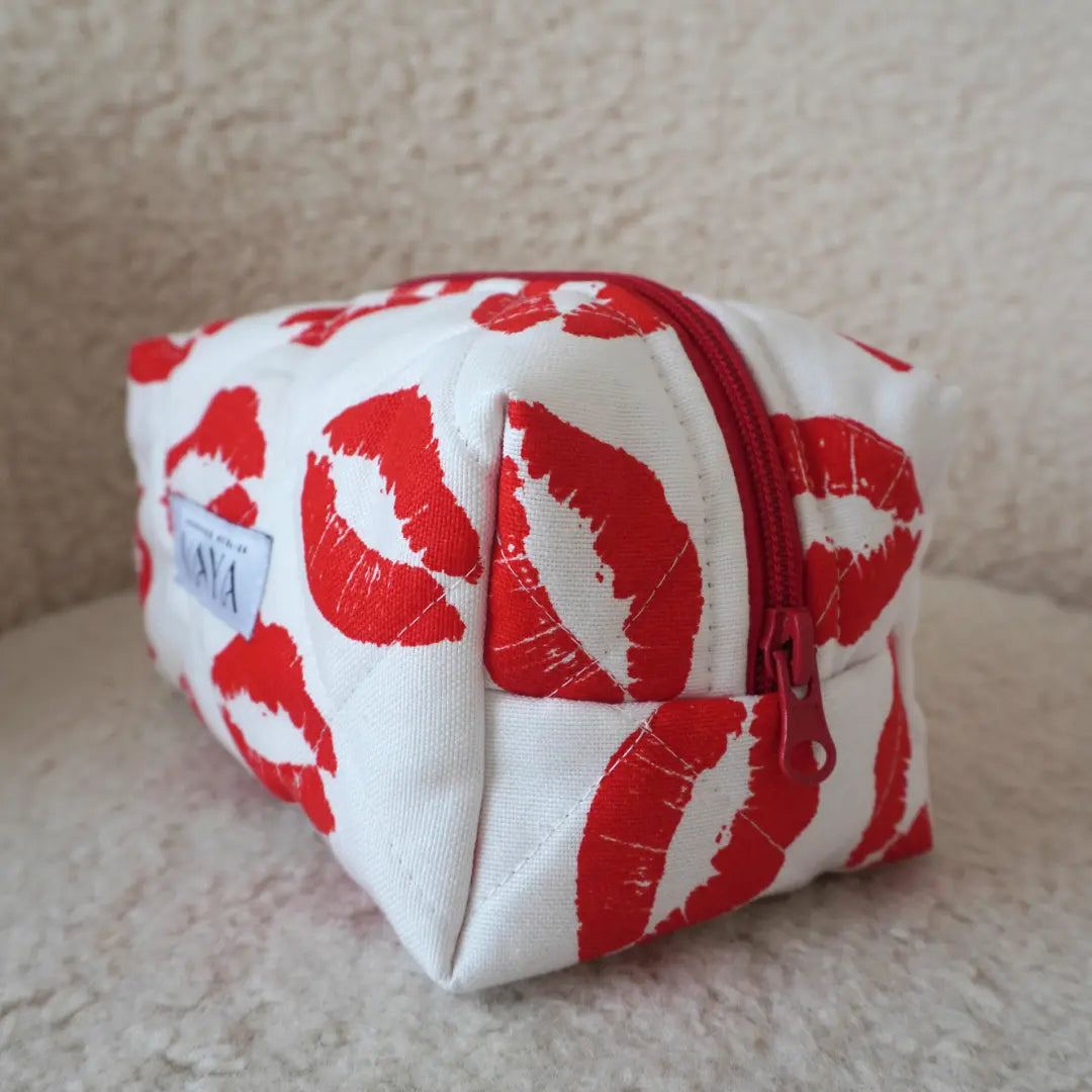 BLUSH KISS НЕСЕСЕР